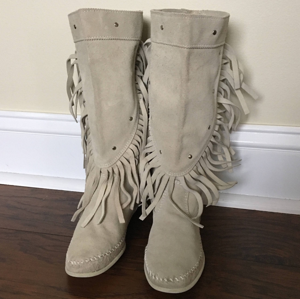 Minnetonka dove gray suede fringed studded boots; size 6